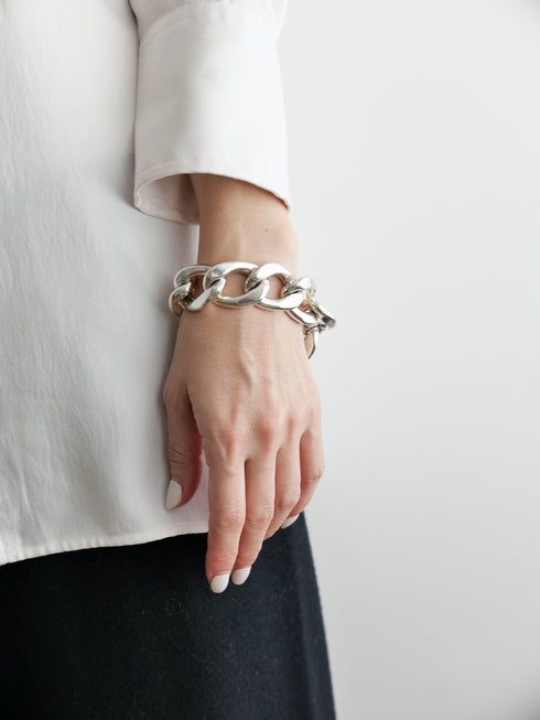 521. luxe chain brace