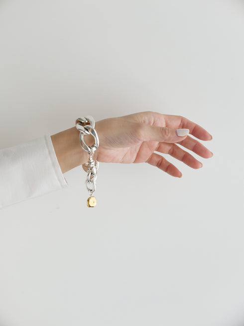 521. luxe chain brace