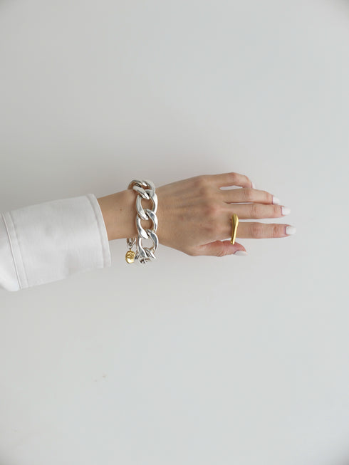 521. luxe chain brace