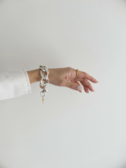 521. luxe chain brace