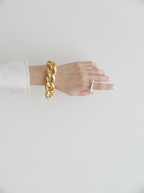521. luxe chain brace