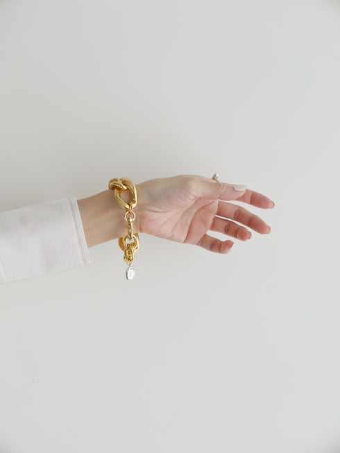 521. luxe chain brace