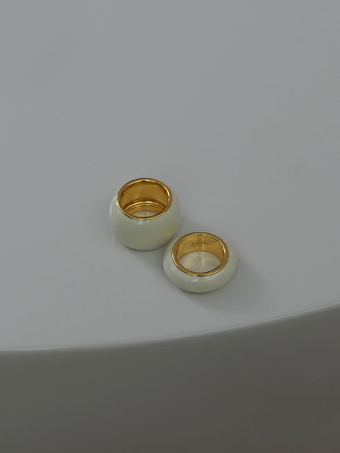 20. macaron † white