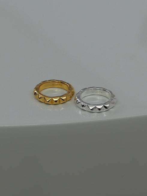 27. pyramid studs ring
