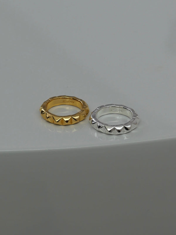 27. pyramid studs ring