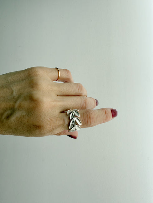 36. leaf ring