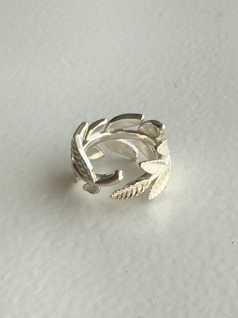 36. leaf ring