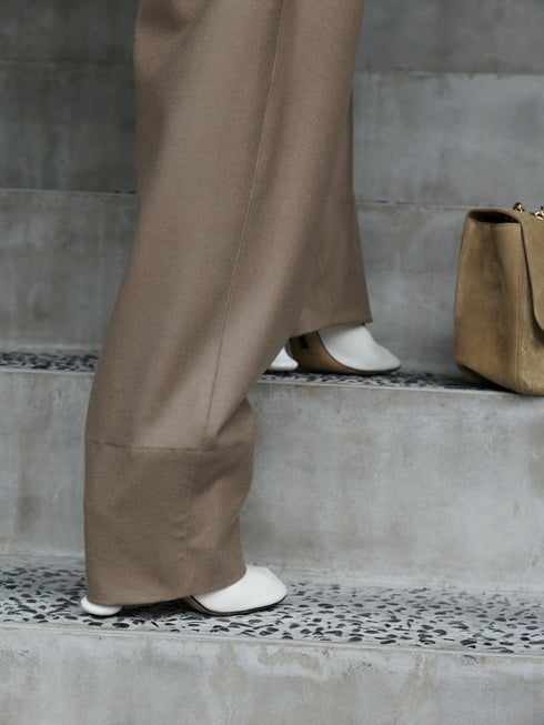 1210. smooth wool tuck pants(予約商品)