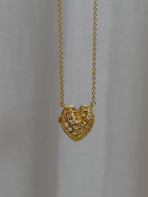 230. peekaboo heart necklace