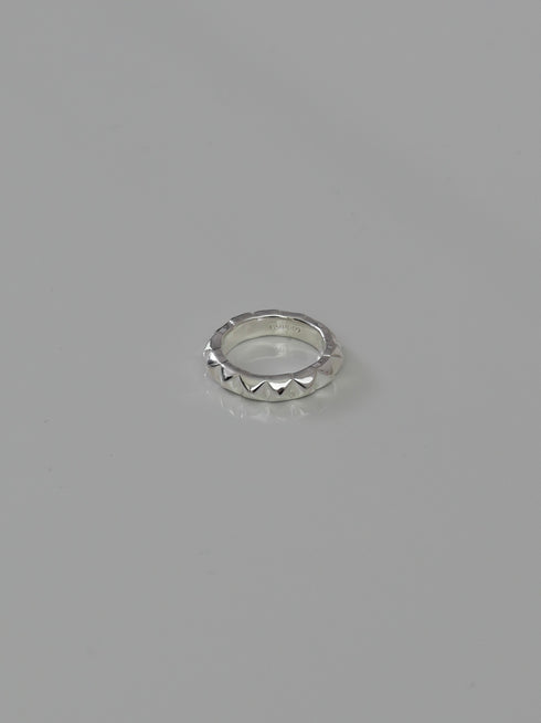 27. pyramid studs ring