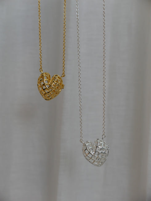 230. peekaboo heart necklace