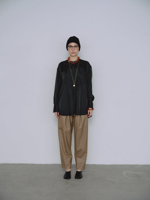 1210. smooth wool tuck pants(予約商品)