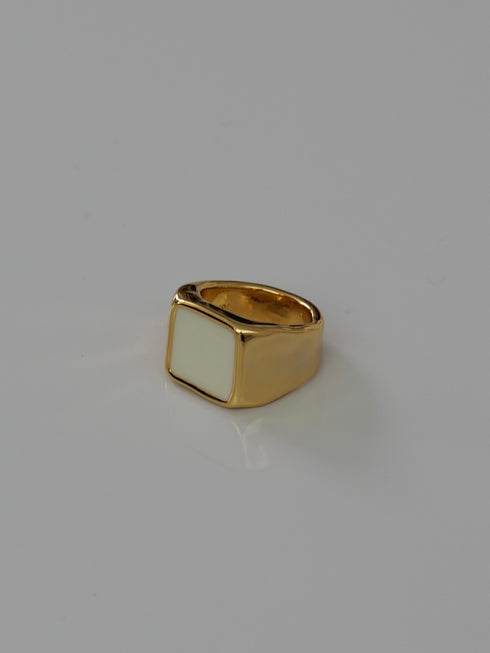 40. Lulu signet ring