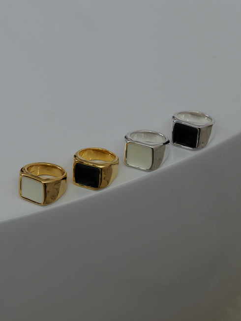40. Lulu signet ring