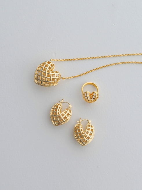 peekaboo heart necklace