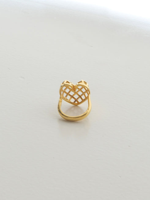 peekaboo heart ring