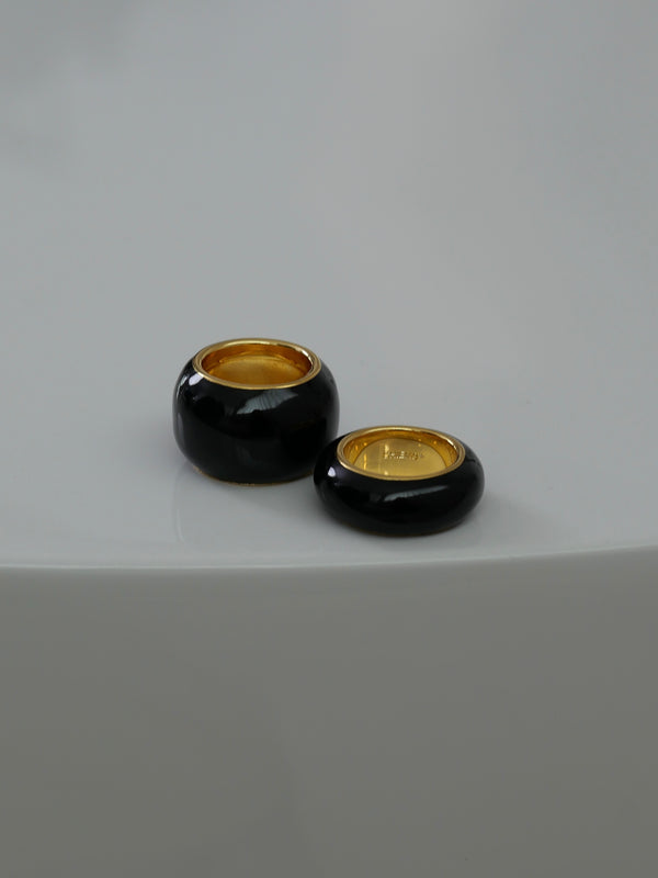 19. macaron † black
