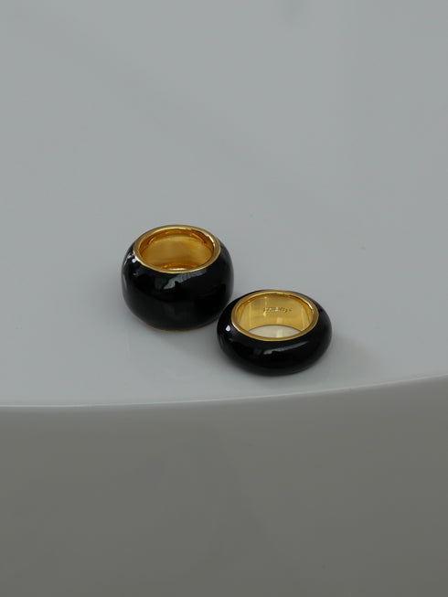 19. macaron † black