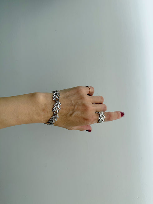 36. leaf ring