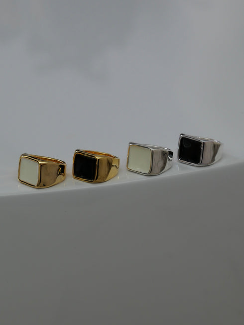 40. Lulu signet ring