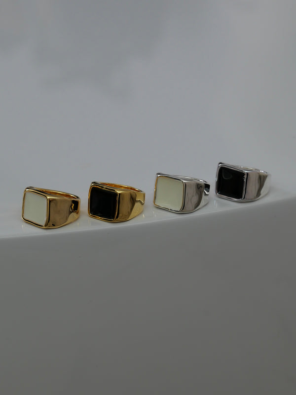 40. Lulu signet ring