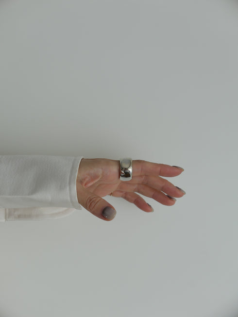 44. curvy ring