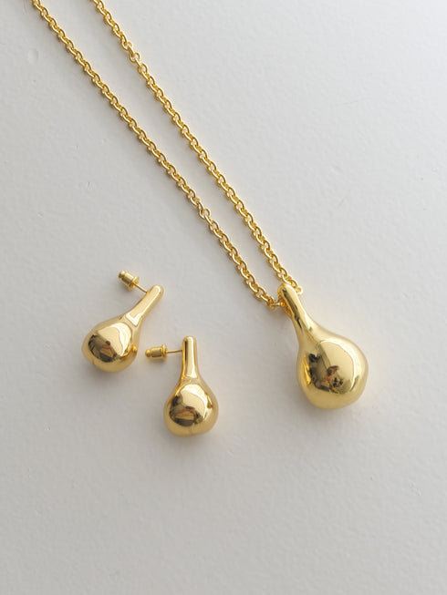 ✧ NEW ✧ floating drop necklace