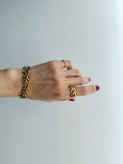 36. leaf ring