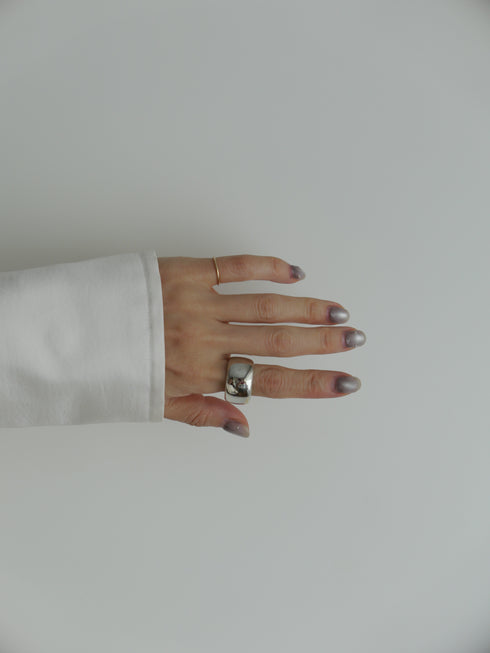 44. curvy ring