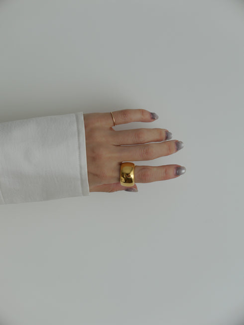 44. curvy ring