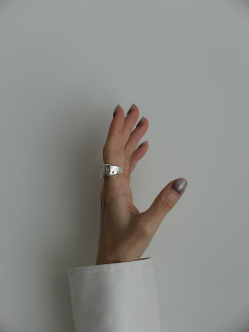 40. Lulu signet ring