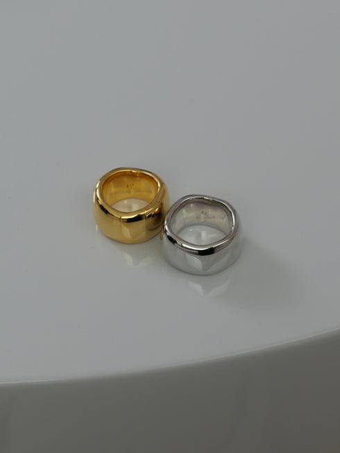44. curvy ring