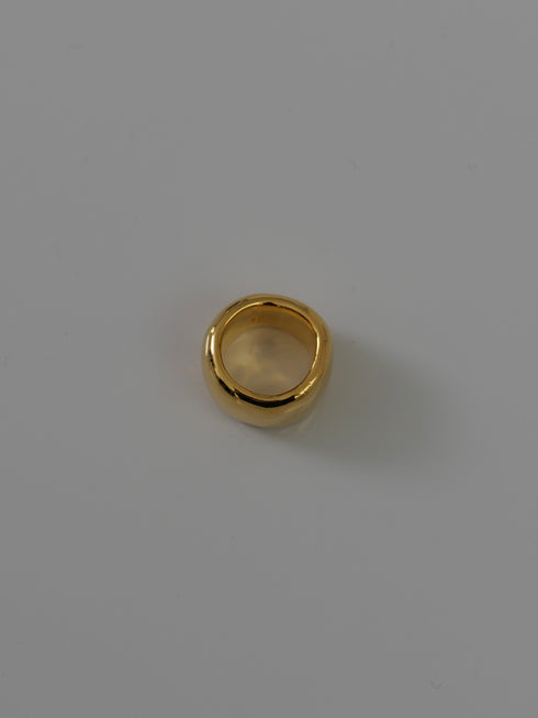 44. curvy ring