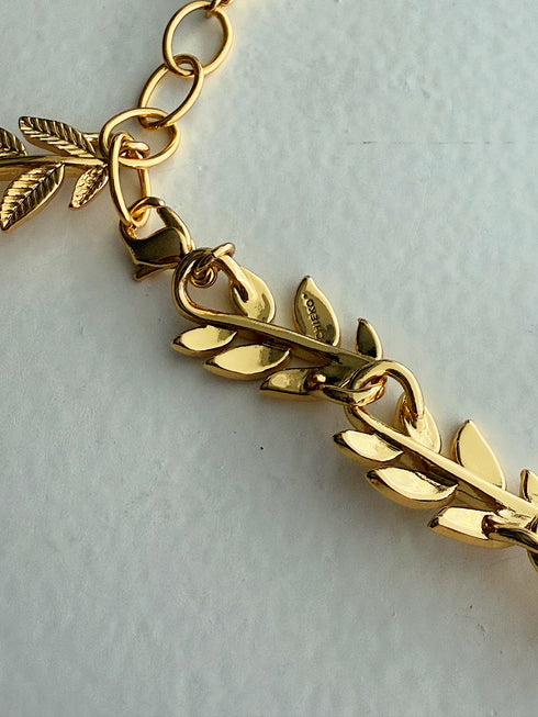leaf choker