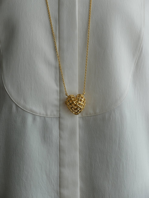 230. peekaboo heart necklace