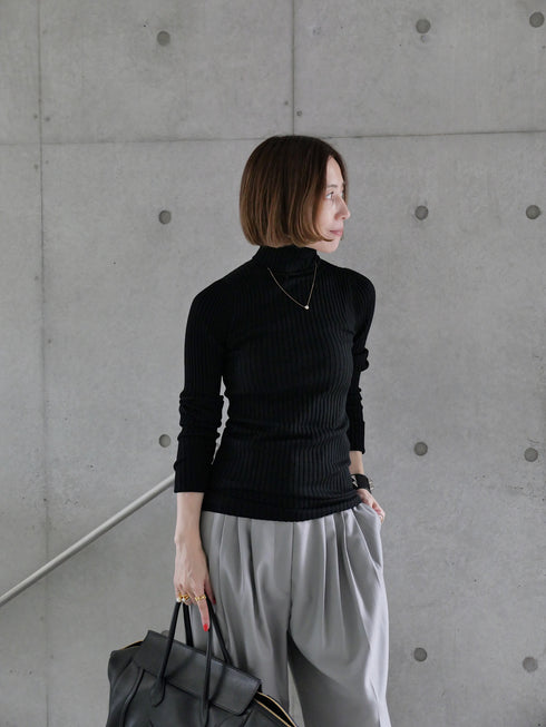 1210. smooth wool tuck pants(予約商品)