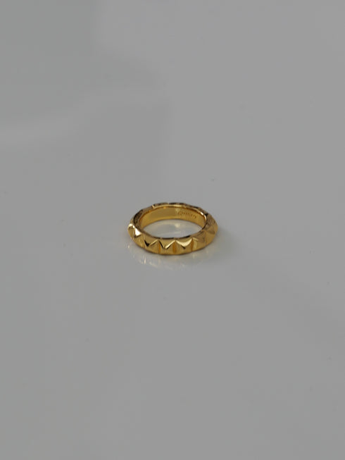 27. pyramid studs ring
