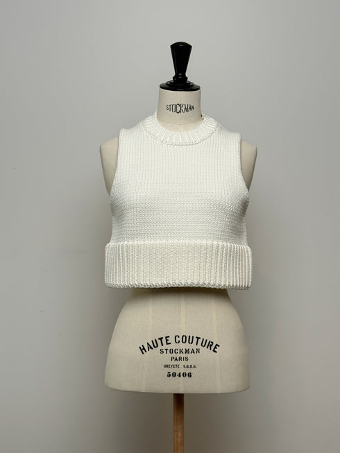 1096. compact volume knit vest