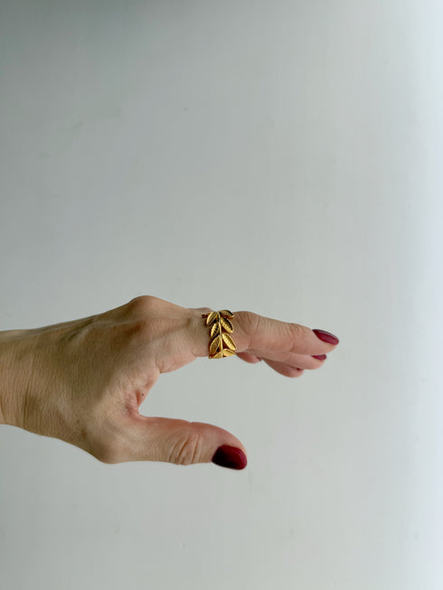 36. leaf ring