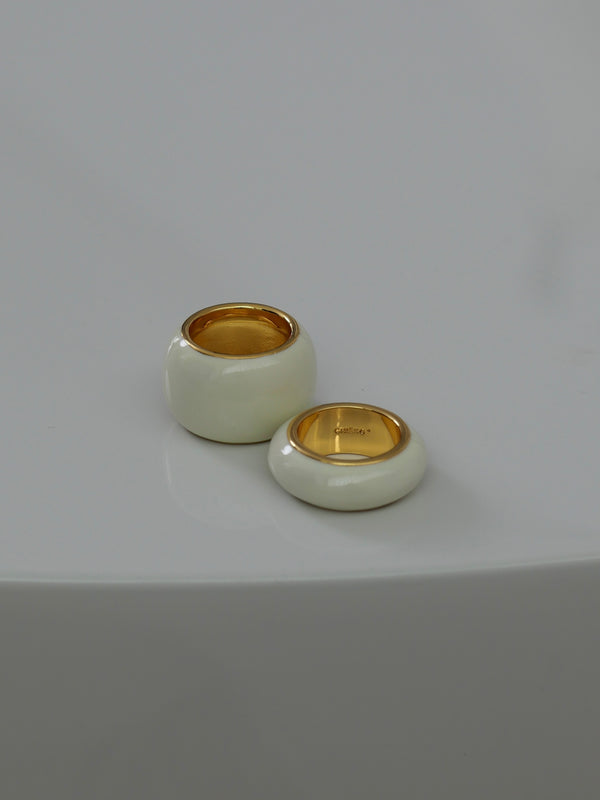 20. macaron † white