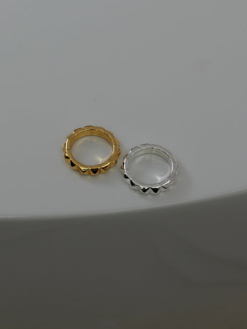 27. pyramid studs ring