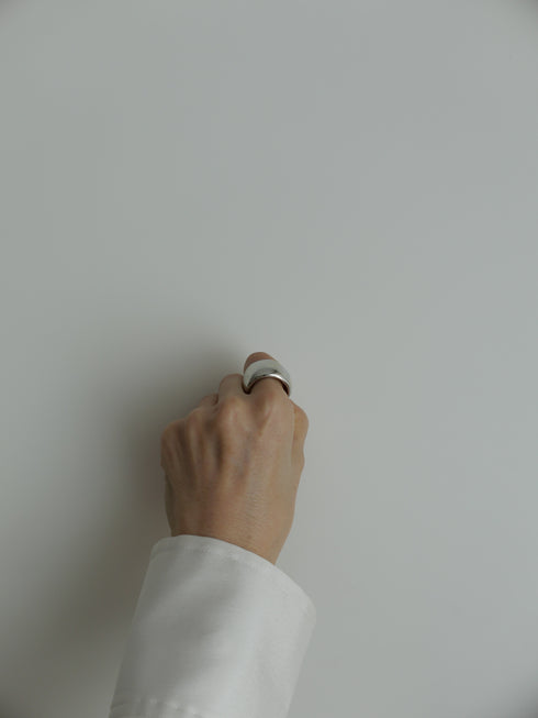 44. curvy ring