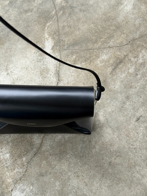 ORIGAMI- clear shoulder