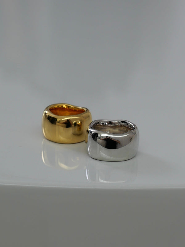 44. curvy ring