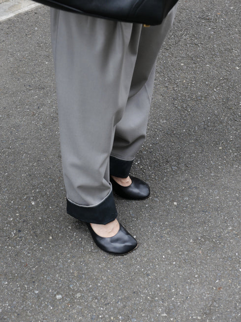 1210. smooth wool tuck pants(予約商品)