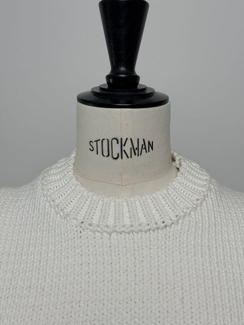 1096. compact volume knit vest
