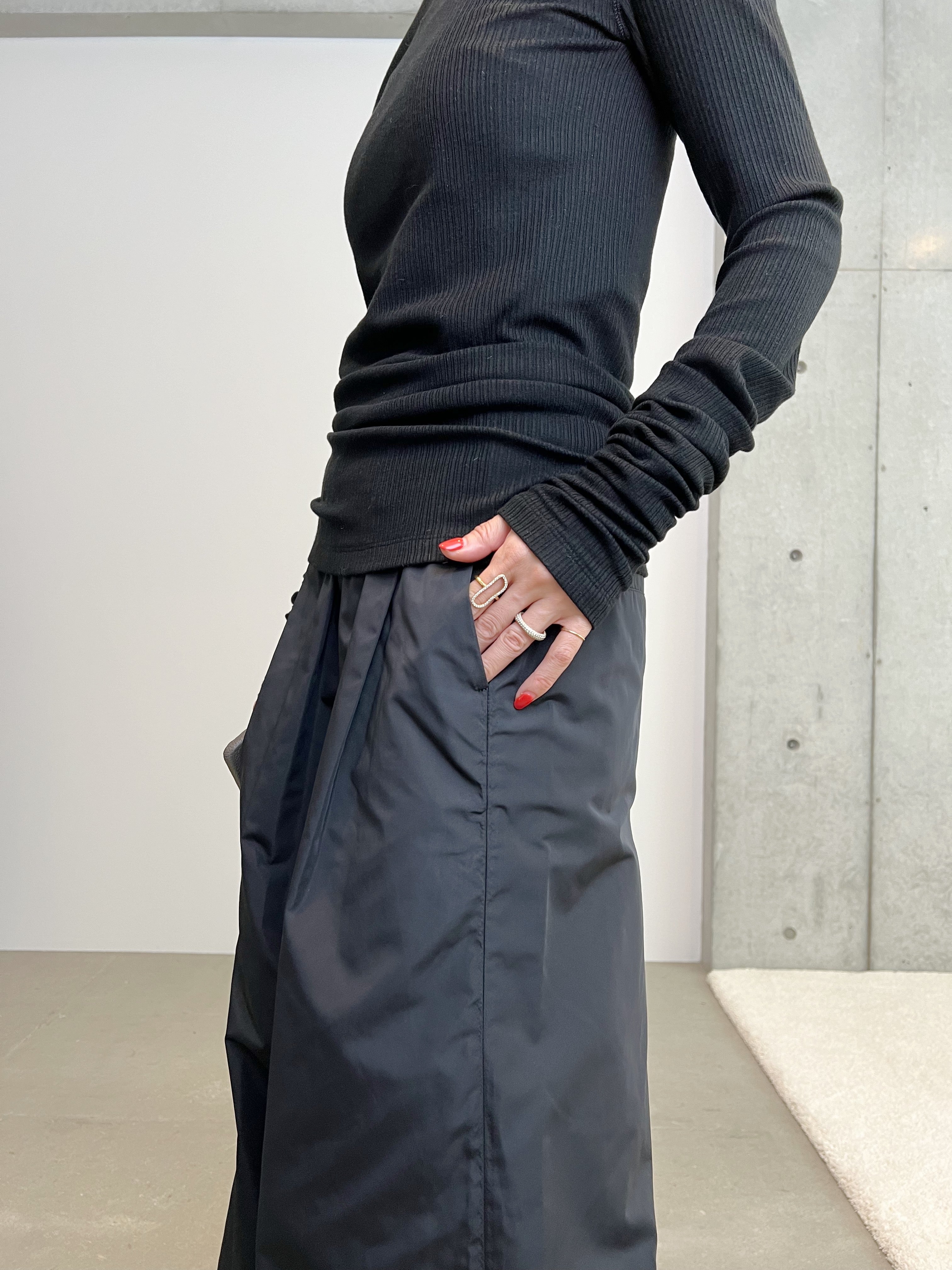 タグ付 CHIEKO＋ fluffy dress shirt 38 バンドカラー Tシャツ(ブラック) – Shizuka Kudo official goods store